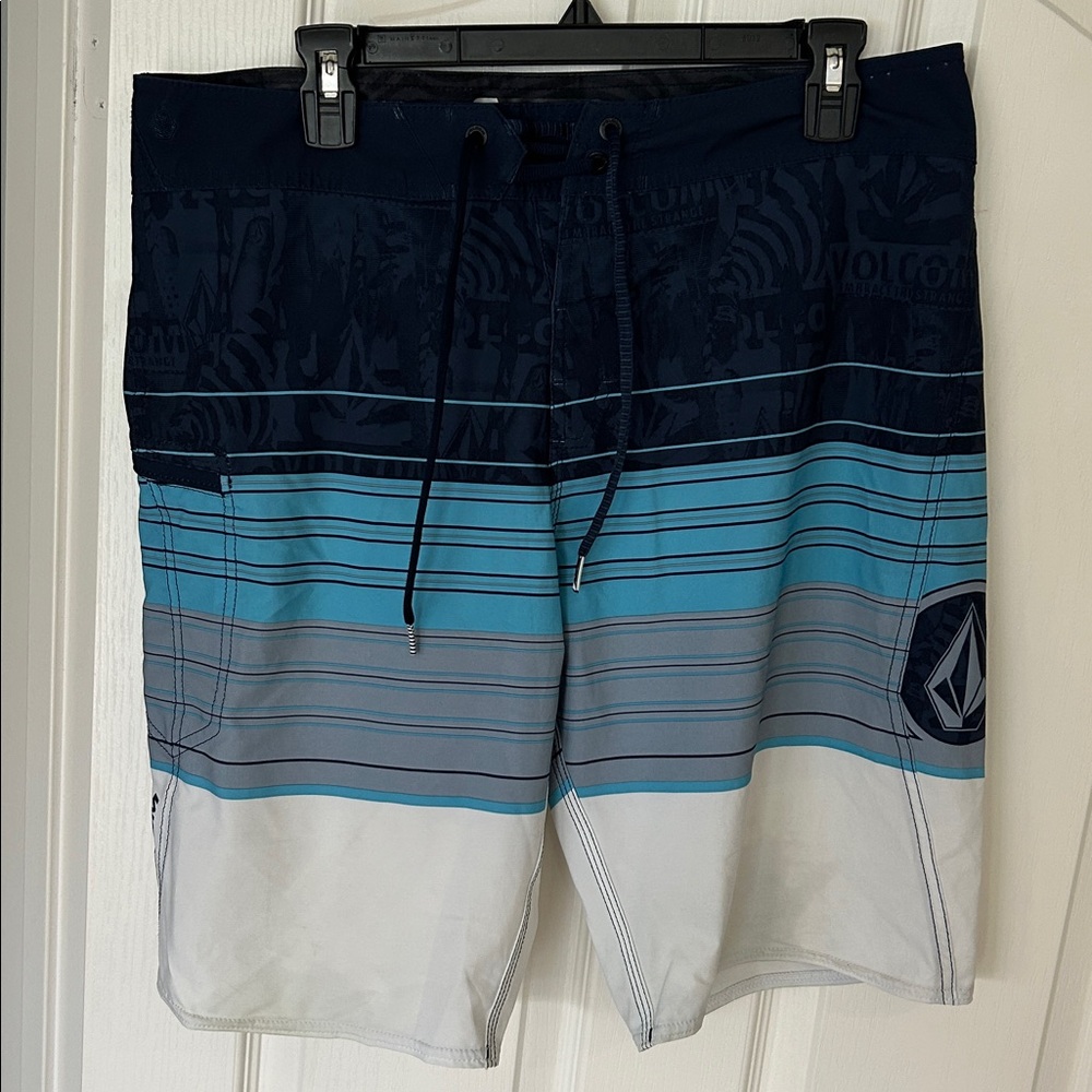 Volcom Size 34 Mod Tech Navy and Light Blue White Striped Board Shorts